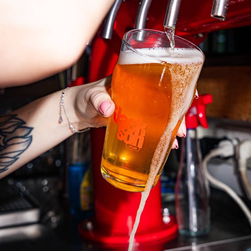 Točeno pivo se toči u Jackson čašu